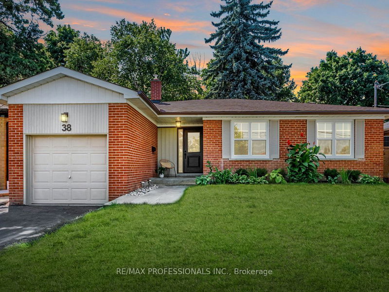 38 Stanwood Cres  Toronto, M9M 1Z9 | Image 1