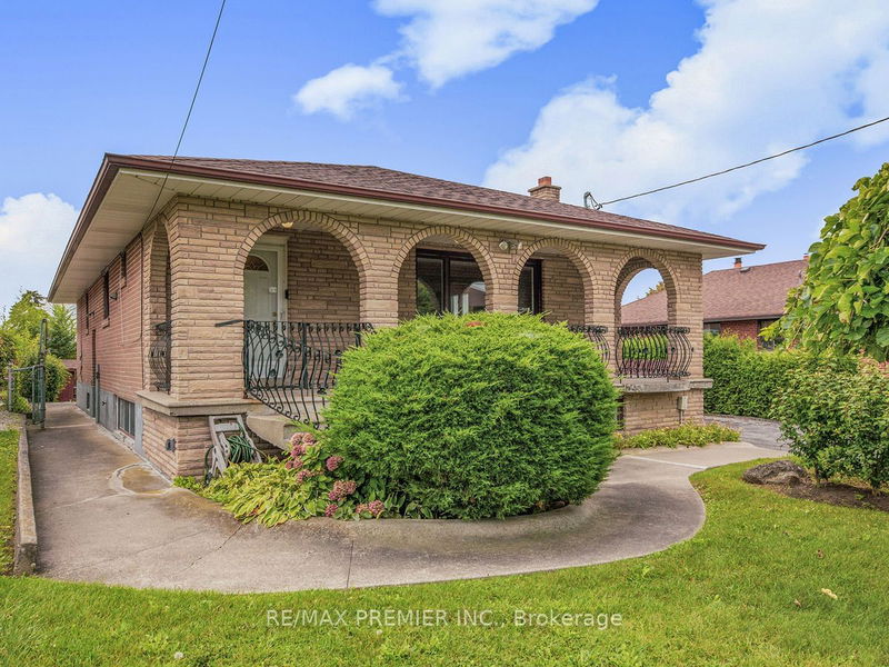 25 Letchworth Cres  Toronto, M3M 1Y7 | Image 1