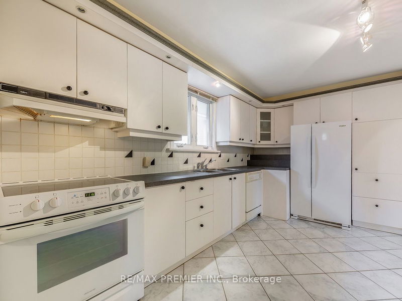 25 Letchworth Cres  Toronto, M3M 1Y7 | Image 12