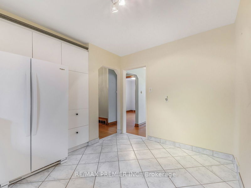 25 Letchworth Cres  Toronto, M3M 1Y7 | Image 13