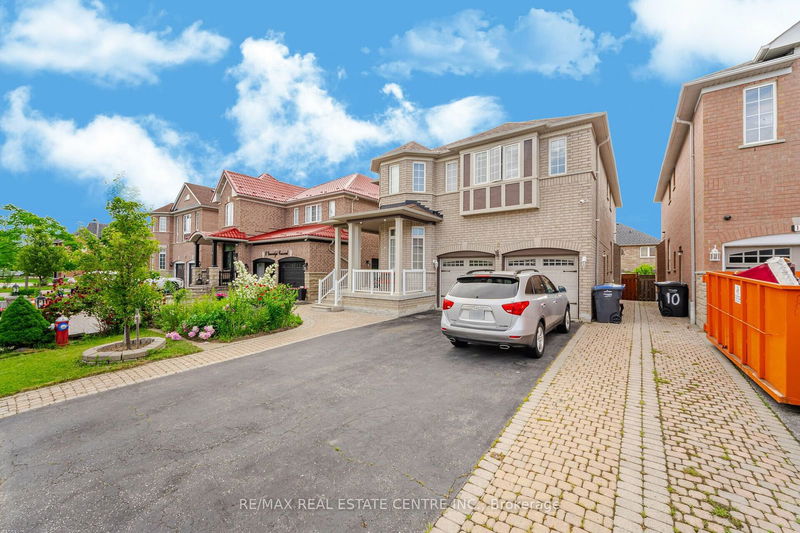 8 Goreridge Cres  Brampton, L6P 1P2 | Image 2