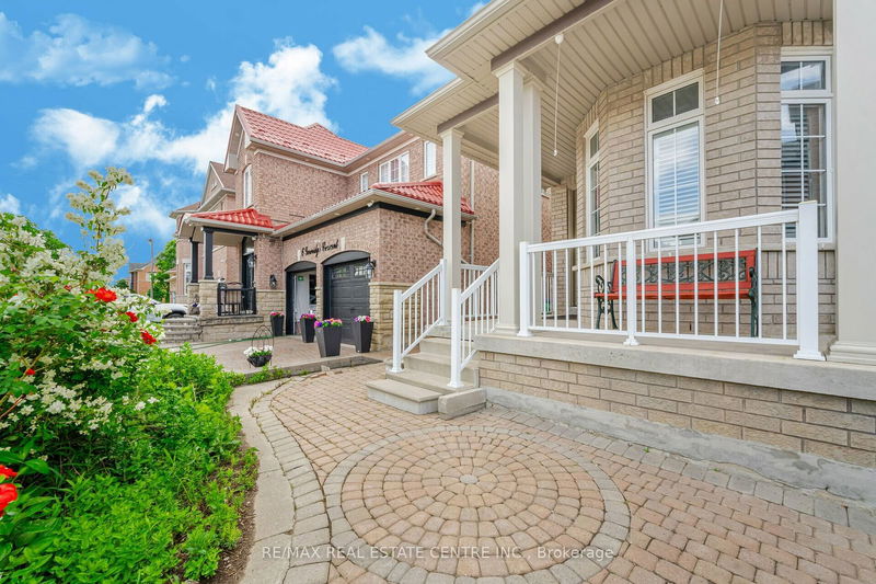 8 Goreridge Cres  Brampton, L6P 1P2 | Image 3