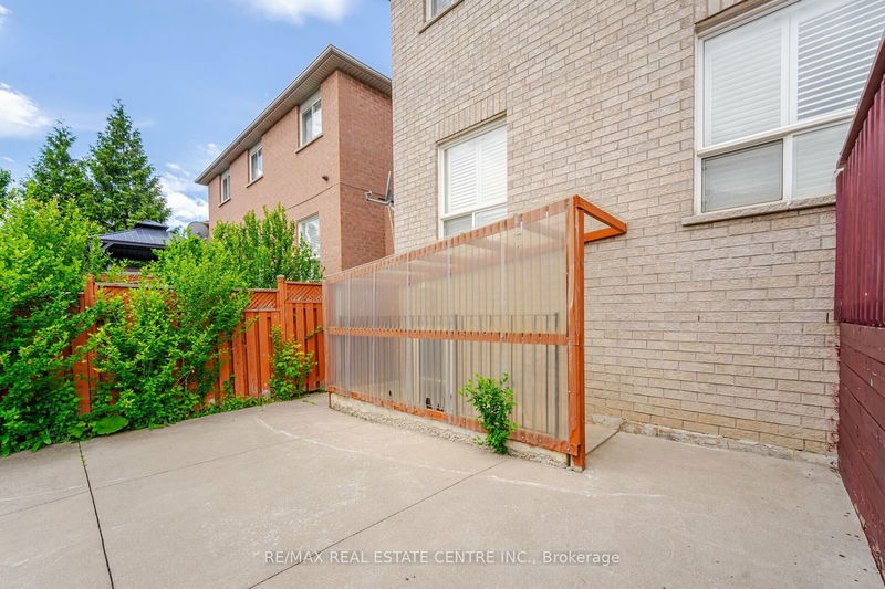 8 Goreridge Cres  Brampton, L6P 1P2 | Image 30