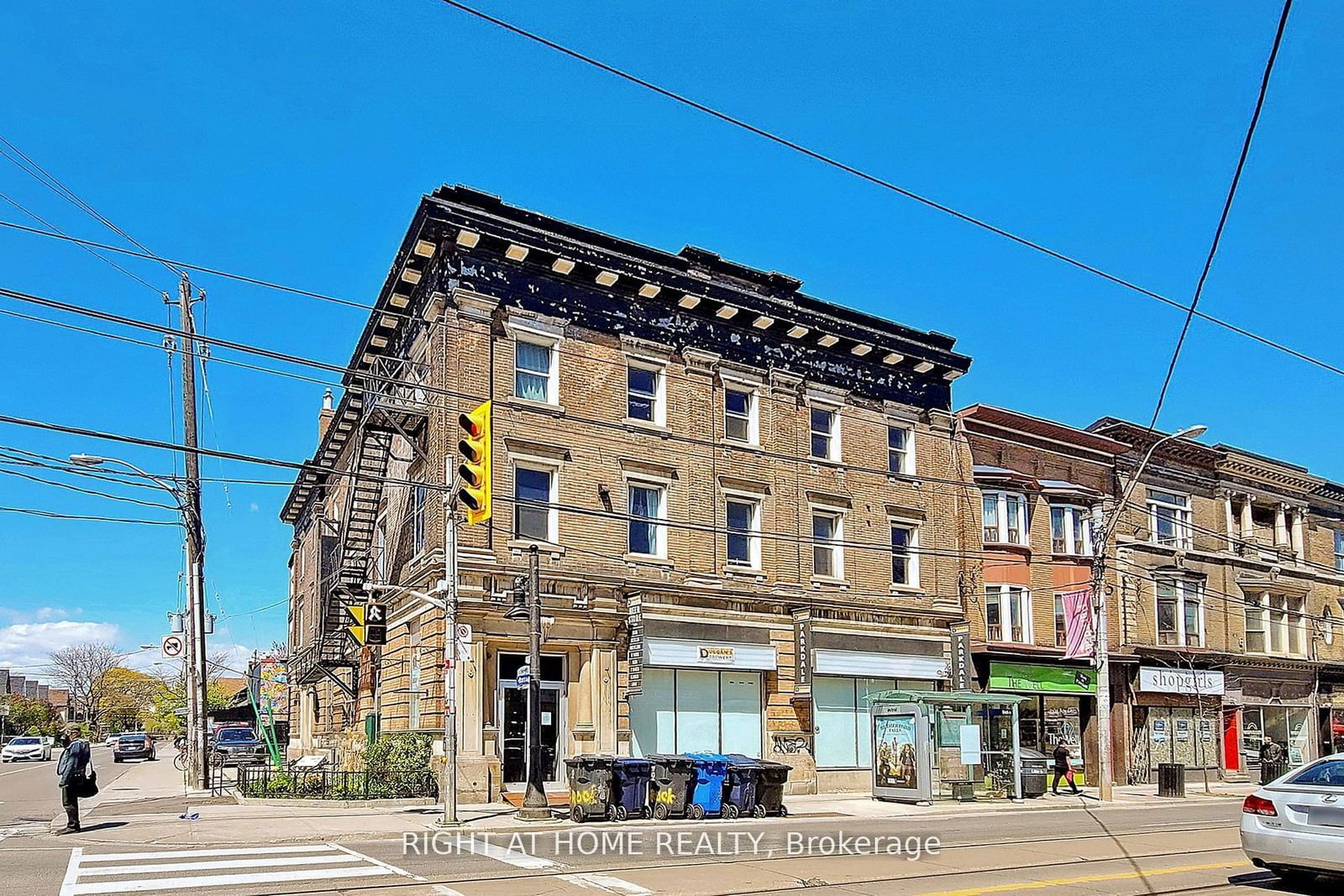 Building in 1346 Queen Street