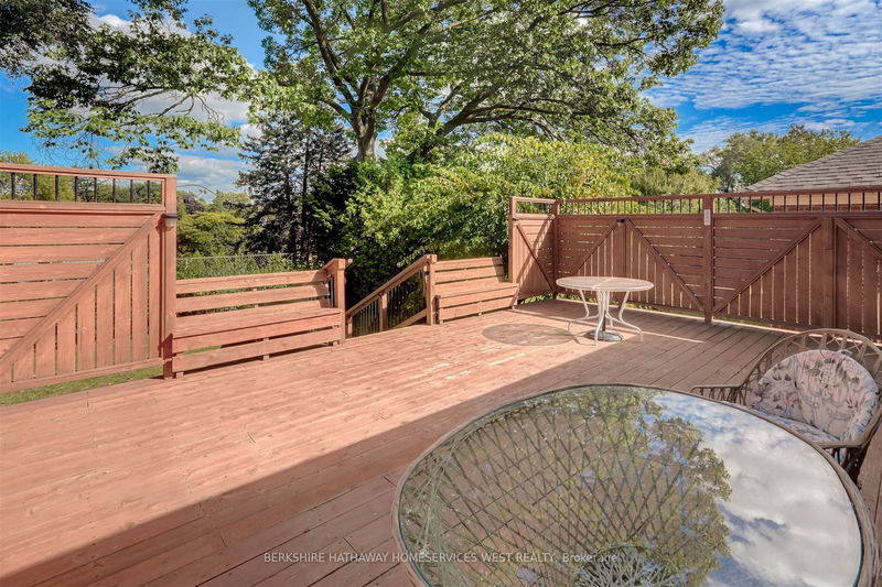 25 Beaucourt Rd  Toronto, M8Y 3G1 | Image 28