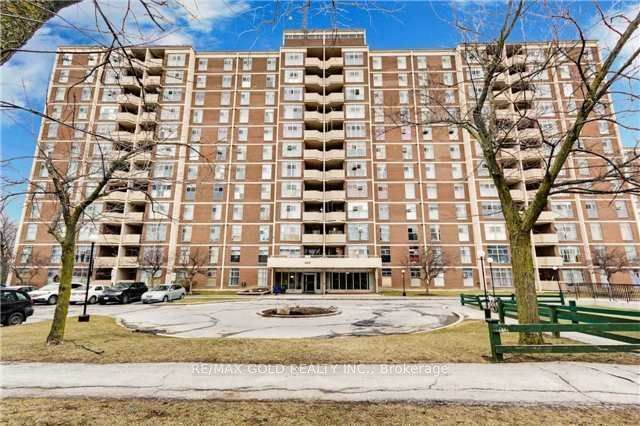 Building in 345 Driftwood Avenue