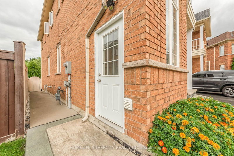 50 Begonia Cres  Brampton, L7A 0M6 | Image 4