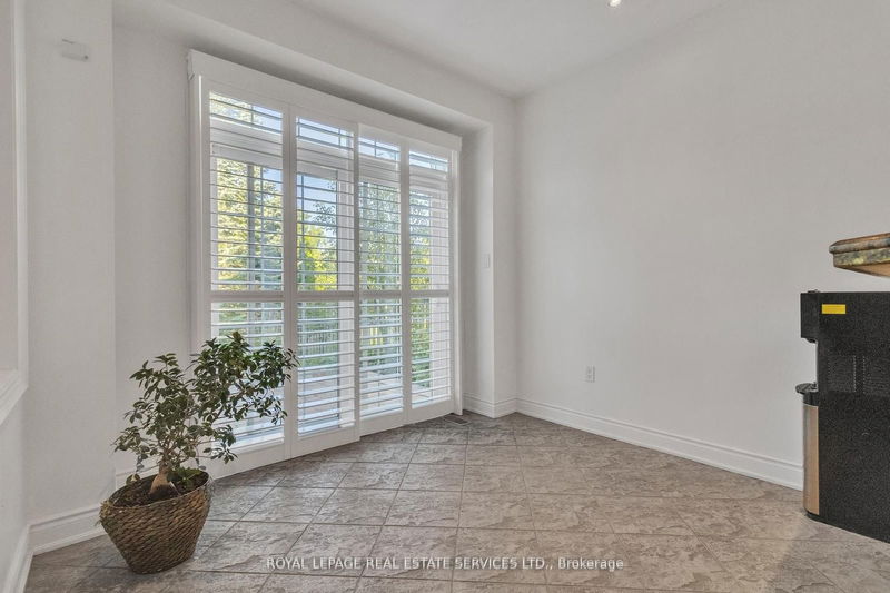 215 Burloak Dr  Oakville, L6L 6T6 | Image 7