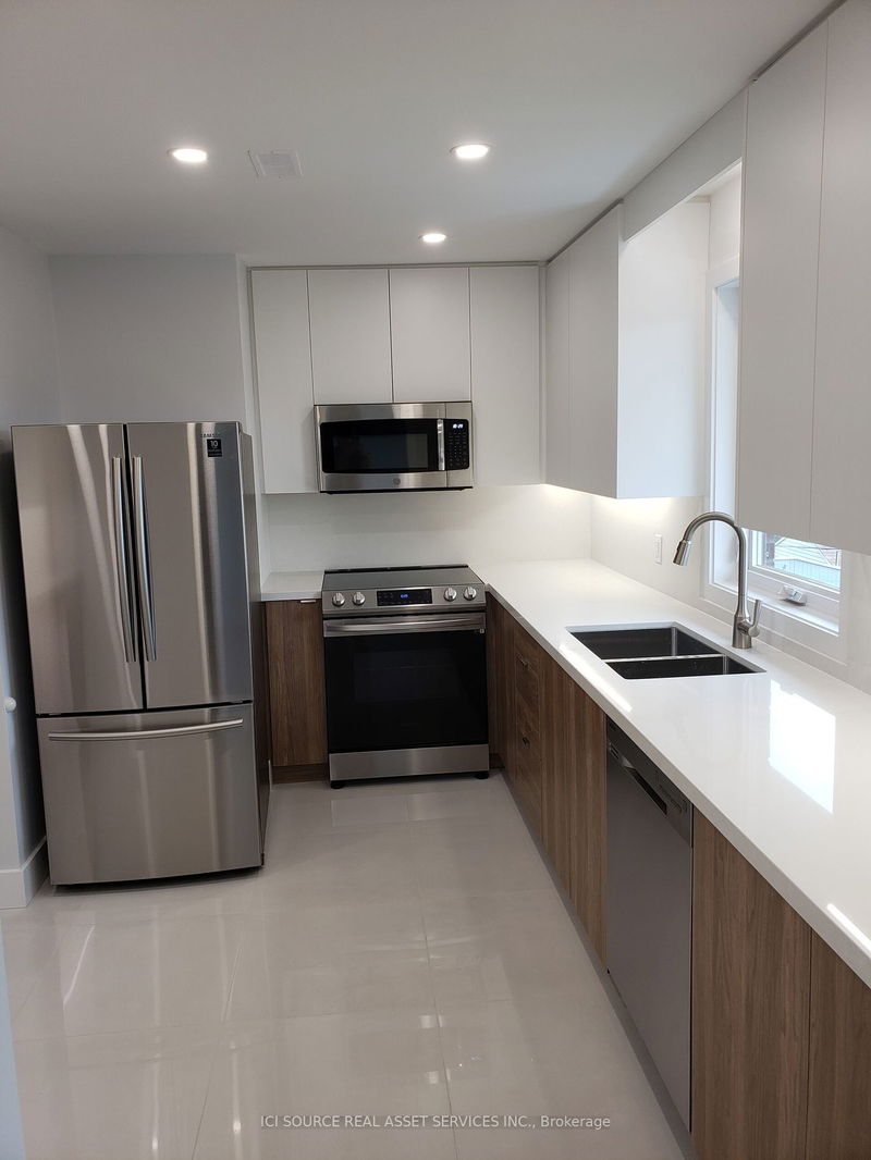 home for lease on Upper-21 Manitoba Street