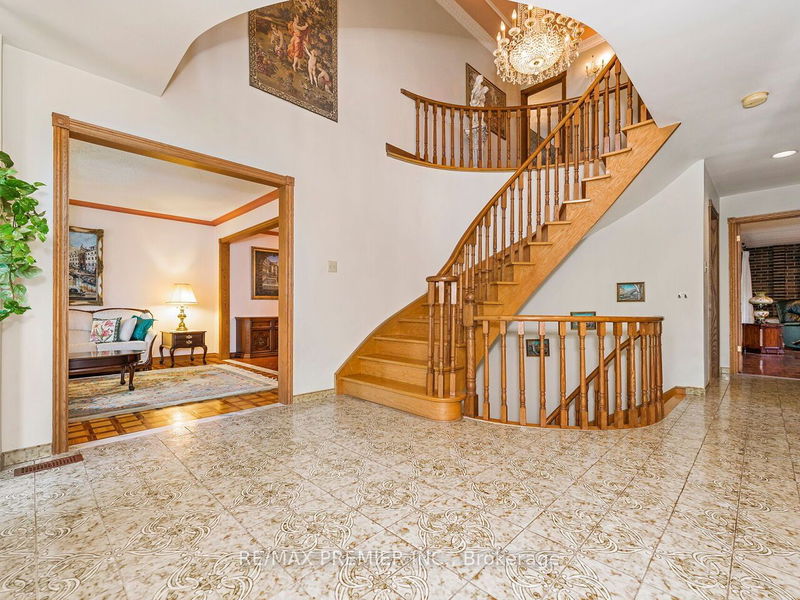 2960 Weston Rd  Toronto, M9M 2S7 | Image 3