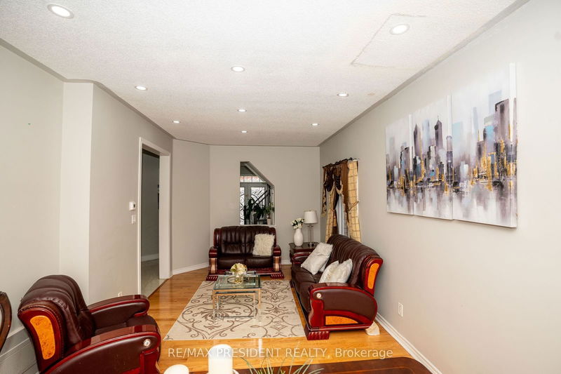 30 Long Meadow Rd  Brampton, L6P 2A2 | Image 5