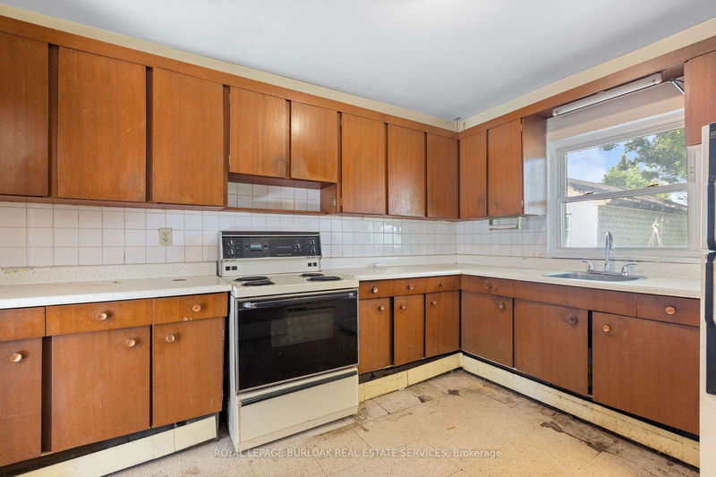 2027 Churchill Ave  Burlington, L7R 3T8 | Image 5