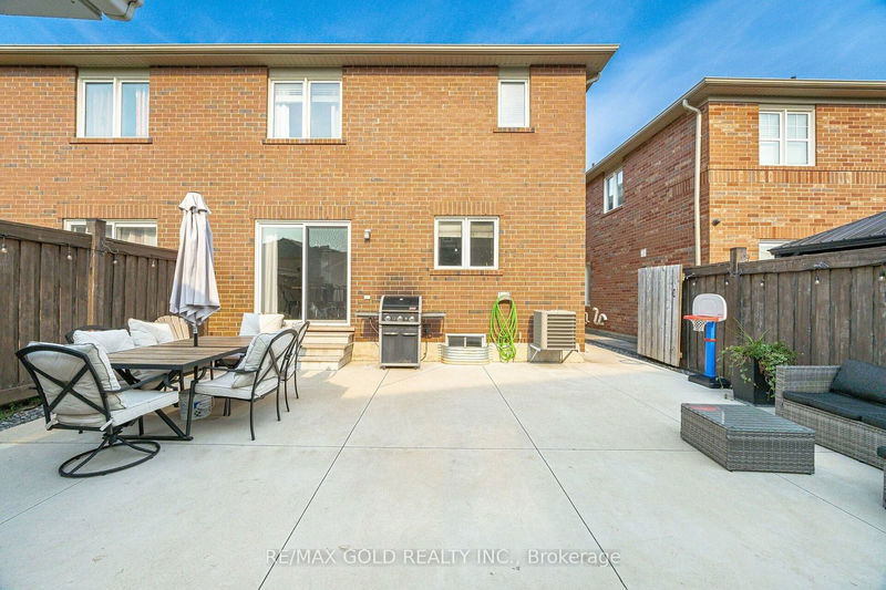 6 Biddens Sq  Brampton, L6P 3R2 | Image 23