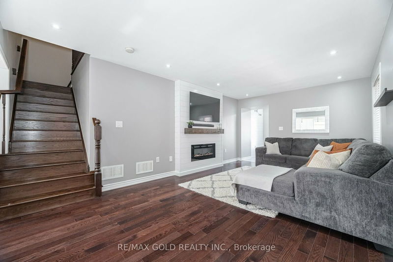 6 Biddens Sq  Brampton, L6P 3R2 | Image 5