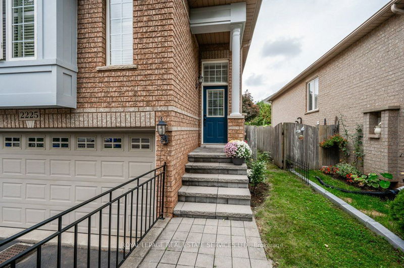 2225 Hummingbird Way  Oakville, L6M 3Z6 | Image 4