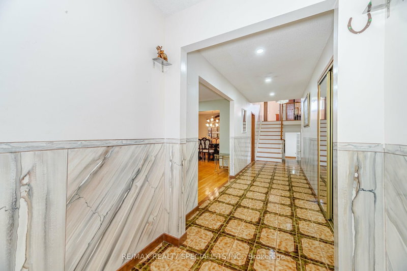 4 Manorcrest St, Brampton, L6S 2W9 | Image 3