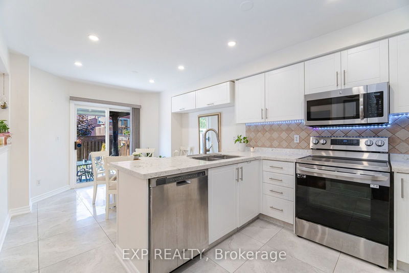 891 Stonebridge Ave  Mississauga, L5V 2L3 | Image 11