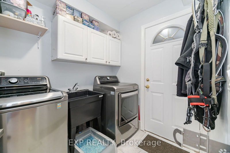 891 Stonebridge Ave  Mississauga, L5V 2L3 | Image 16