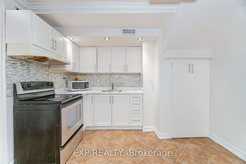 891 Stonebridge Ave  Mississauga, L5V 2L3 | Image 32