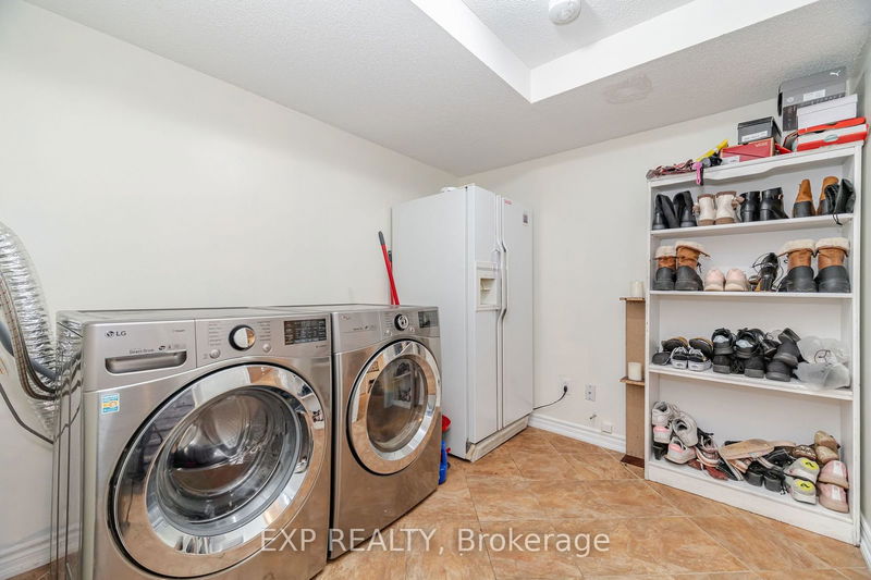 891 Stonebridge Ave  Mississauga, L5V 2L3 | Image 37