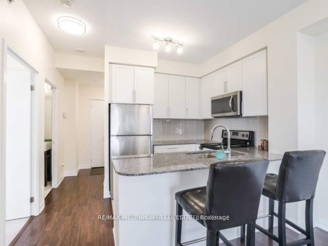  907 - 840 Queens Plate Dr  Toronto, M9W 6Z3 | Image 2