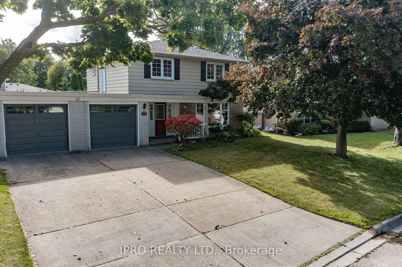 23 Ferndale Cres  Brampton, L6W 1G1 | Image 1