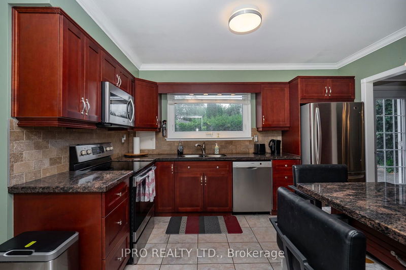 23 Ferndale Cres  Brampton, L6W 1G1 | Image 11