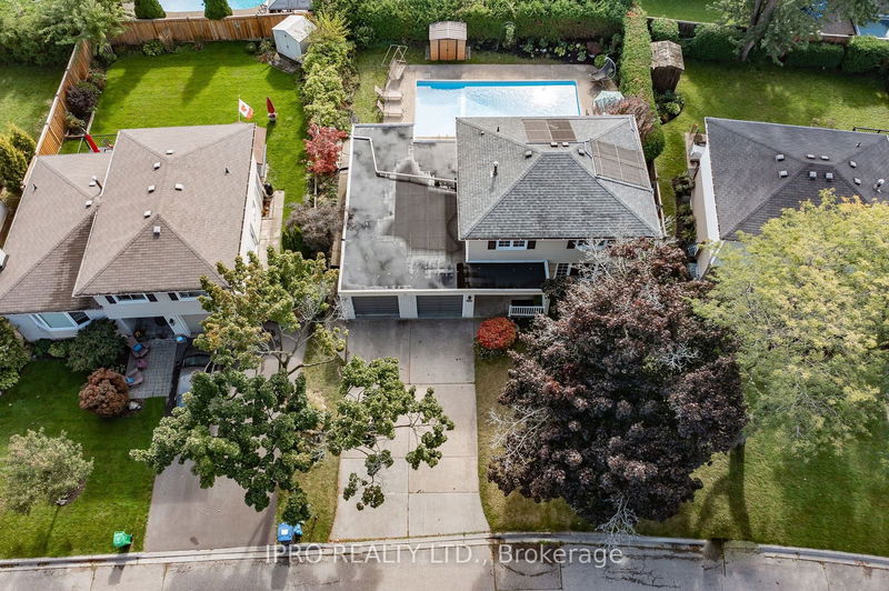 23 Ferndale Cres  Brampton, L6W 1G1 | Image 2