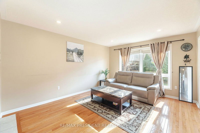 30 Marshmarigold Dr  Brampton, L7A 2S7 | Image 14