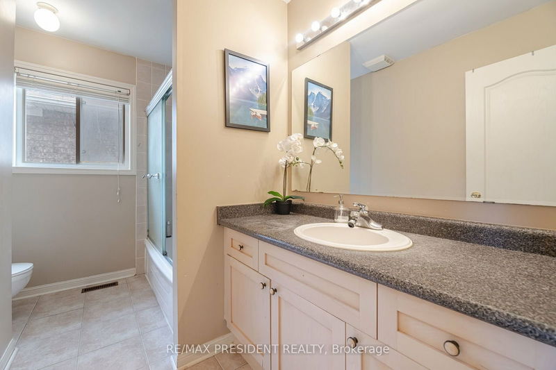 30 Marshmarigold Dr  Brampton, L7A 2S7 | Image 33