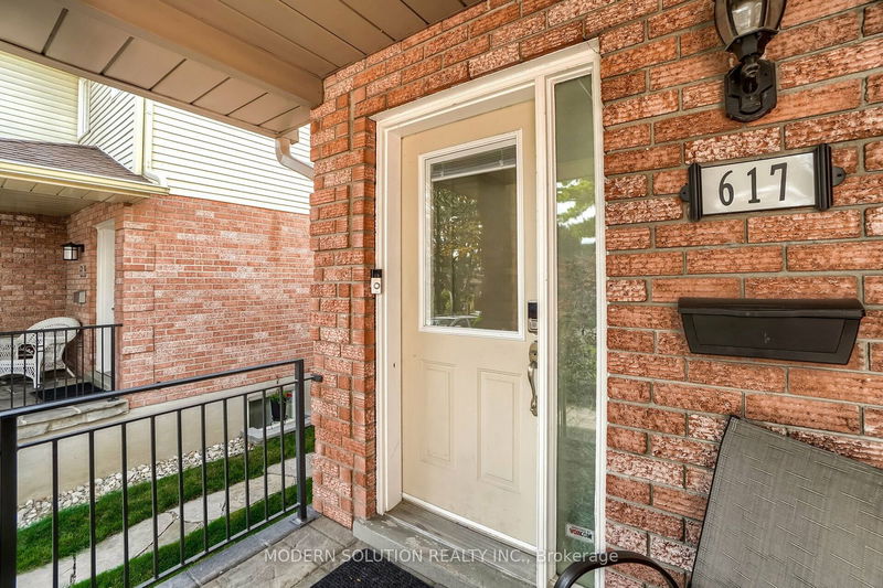 617 Curzon Ave  Mississauga, L5G 1P8 | Image 4