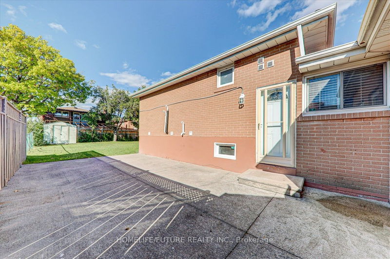 43 Tamarish Dr  Toronto, M9V 1S2 | Image 32