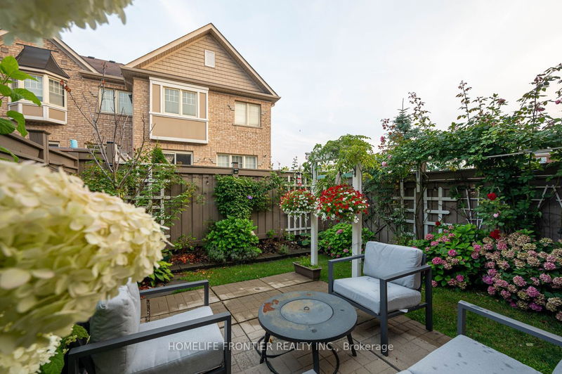 9 Lotus St N Brampton, L6P 3E1 | Image 3