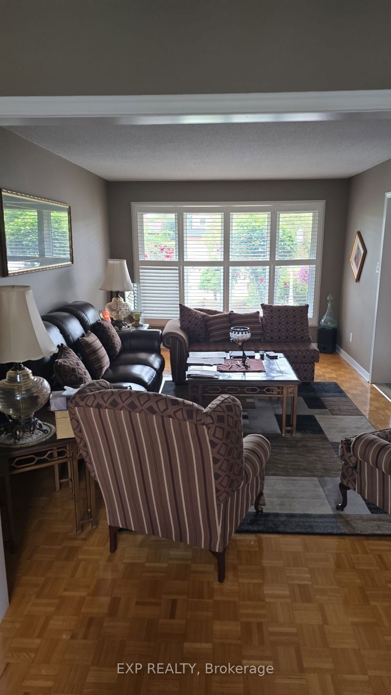 76 Panorama Cres  Brampton, L6S 3T9 | Image 3