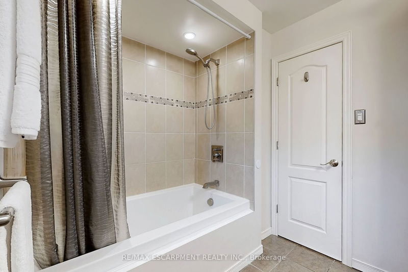 5006 Brady Ave  Burlington, L7L 3X6 | Image 24