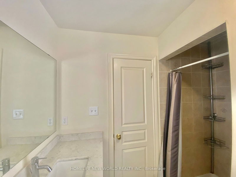 5480 Bellaggio Cres  Mississauga, L5V 0C6 | Image 17