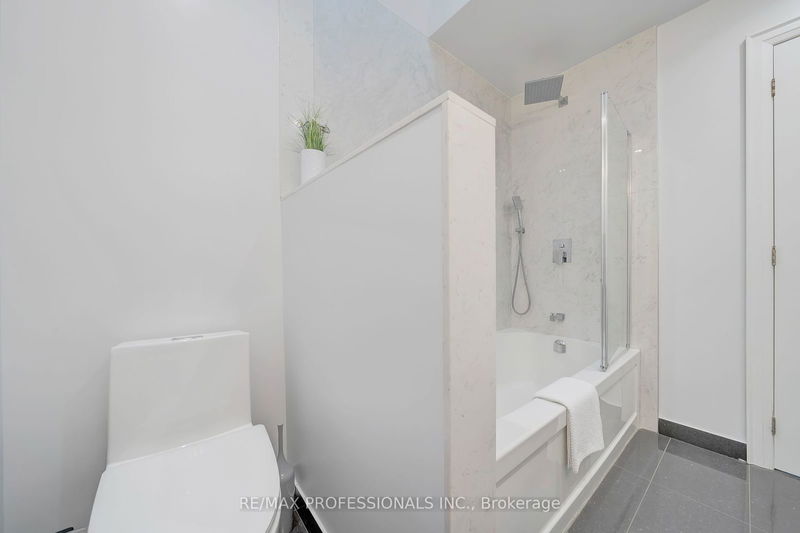 176 Aldercrest Rd  Toronto, M8W 4J3 | Image 32