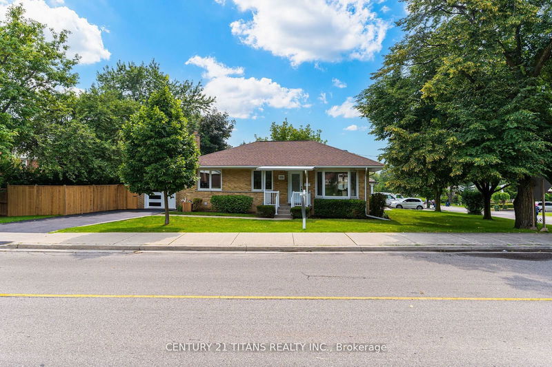 223 Epsom Downs Dr  Toronto, M3M 1T3 | Image 1