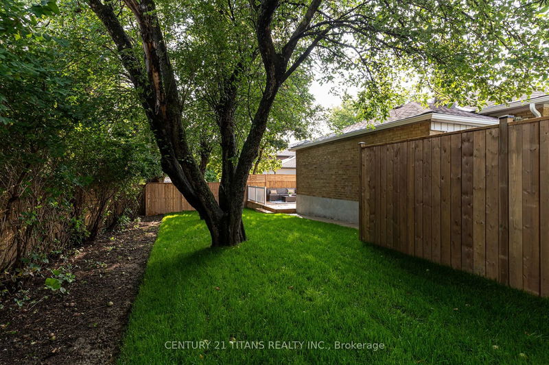 223 Epsom Downs Dr  Toronto, M3M 1T3 | Image 30