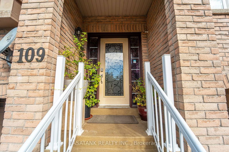 109 Bernard Ave  Brampton, L6Y 5S9 | Image 2