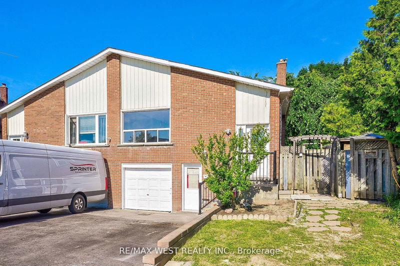 13 Skegby Rd N Brampton, L6V 2T8 | Image 2