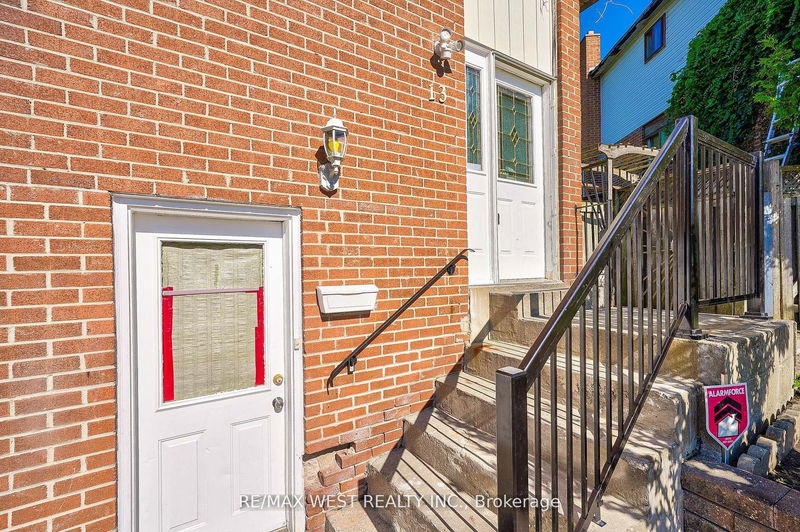 13 Skegby Rd N Brampton, L6V 2T8 | Image 4