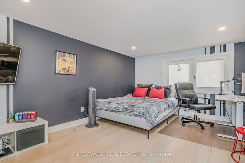 4278 Shelby Cres  Mississauga, L4W 3N5 | Image 14