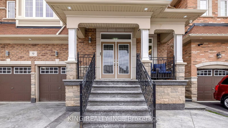 9 Monkton Circ  Brampton, L6Y 0X1 | Image 2