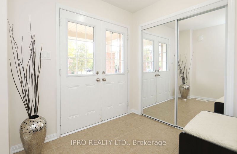 74 Aylesbury Dr  Brampton, L7A 0W2 | Image 3