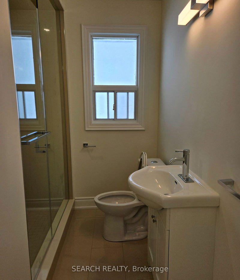 8 Northampton Dr  Toronto, M9B 4S6 | Image 25