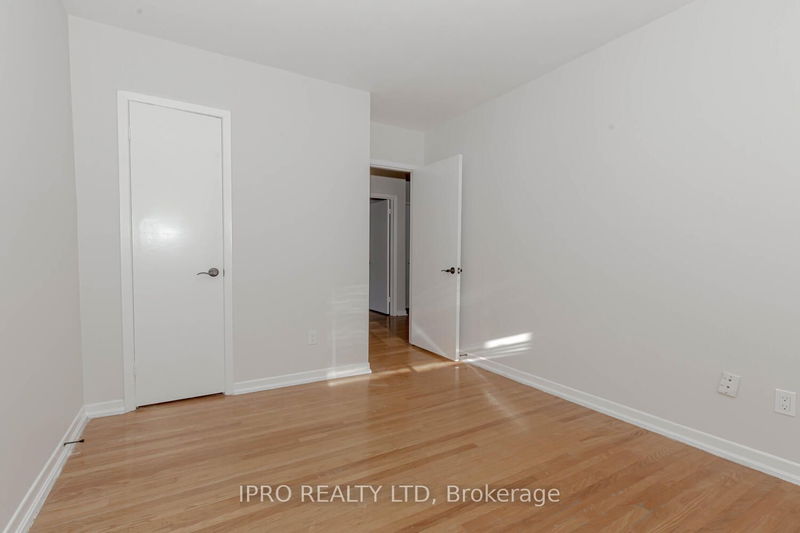 7094 Darcel Ave  Mississauga, L4T 2W9 | Image 26