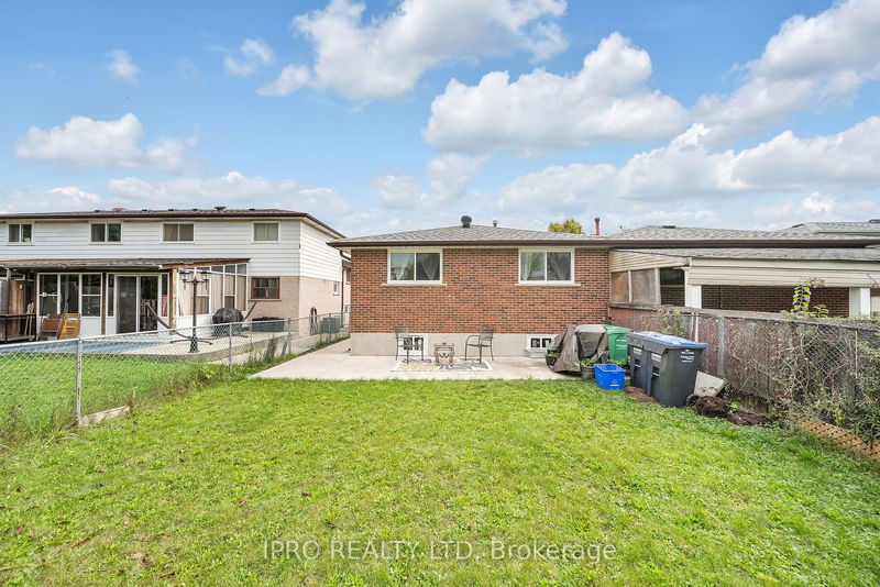 734 Eaglemount Cres  Mississauga, L5C 1N9 | Image 4