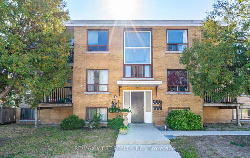 1 Bexley Cres  Toronto, M6N 2P6 | Image 1