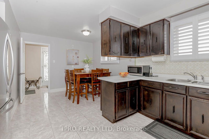 3320 Morningstar Dr  Mississauga, L4T 1X7 | Image 12